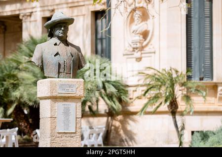 Sculpture d'Alvaro Domecq, fondateur de l'École Royale andalouse d'Art Equestrian à Jerez, Espagne Banque D'Images