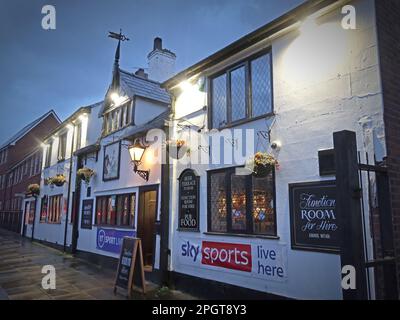 Pub The Bulls Head, 33 Church St, centre-ville de Warrington au crépuscule, Cheshire, Angleterre, Royaume-Uni, WA1 2SX Banque D'Images