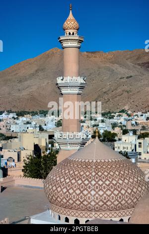 Sultan Qaboos Grande Mosquée vue du fort de Nizwa, Nizwa, Oman Banque D'Images