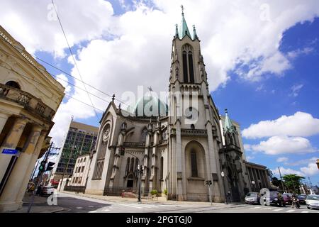 SANTOS, BRÉSIL - 16 MARS 2023 : belle vue sur la cathédrale de Santos, Santos, Brésil Banque D'Images