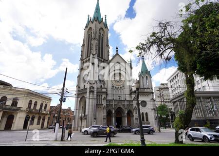 SANTOS, BRÉSIL - 16 MARS 2023 : belle vue sur la cathédrale de Santos, Santos, Brésil Banque D'Images