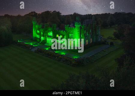 Castleknock, Dublin / Irlande : vue aérienne du Luttrellstown Castle Resort, luxueux hôtel 5 étoiles et lieu de mariage dans 15th-siècle ca Banque D'Images