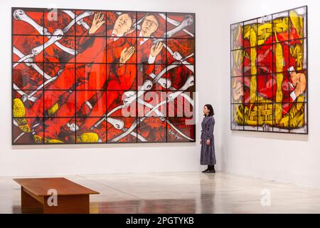 Londres, Royaume-Uni. 24 mars 2023. (L) « Bed of Bones », 2022, en avant-première de The Corpsing Pictures, une nouvelle exposition des artistes Gilbert & George au White Cube Mason's Yard. L'exposition coïncide avec l'ouverture du Gilbert & George Centre près de Brick Lane, dans l'est de Londres. Credit: Stephen Chung / Alamy Live News Banque D'Images