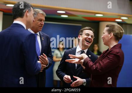 Bruxelles, Belgique. 24th mars 2023. Le Premier ministre belge Alexander de Croo, le Président de la Roumanie Klaus Werner Iohannis, le Premier ministre suédois Ulf Kristersson, le Premier ministre danois mette Frederiksen (de gauche à droite), s'est présenté avant la réunion du Conseil européen et le Sommet de l'euro à Bruxelles, en Belgique, au 24 mars 2023. Credit: Zheng Huansong/Xinhua/Alay Live News Banque D'Images