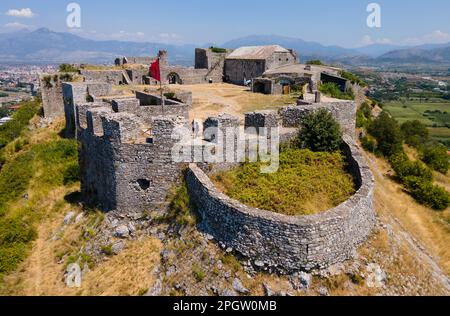 Une vue aérienne des ruines du château de Rozafa situé dans la ville de Shkoder en Albanie Banque D'Images