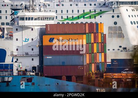 Navire-conteneur Nordic Hamburg, BG Freight Line, sur la Nieuwe Waterweg, entrée au port d'Europoort, à la hauteur de Hoek van Holland, RO Banque D'Images