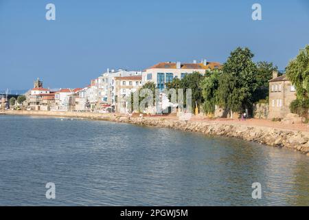 Vue sur le village de Bouzas en Galice, Espagne Banque D'Images