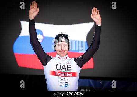 Hrelbeke, Belgique. 24th mars 2023. Slovène Tadej Pogacar des Émirats de l'équipe des Émirats Arabes Unis photographiés sur le podium après la course cycliste d'une journée 'E3 Saxo Bank Classic', 204,1km de et à Harelbeke, vendredi 24 mars 2023. BELGA PHOTO DAVID PINTENS crédit: Belga News Agency/Alay Live News Banque D'Images