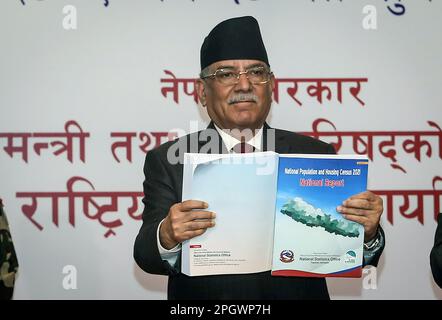 Katmandou, Bagmati, Népal. 24th mars 2023. Le Premier ministre du Népal, Pushpa Kamal Dahal, dévoile le rapport des résultats finaux du dernier recensement de Katmandou, au Népal, sur le 24 mars 2023. Le Népal a publié vendredi les données finales du recensement national de 12th effectué le 2021 novembre, ce qui porte la population du Népal à 29 164 578 000 habitants. Le dernier recensement a été le premier depuis que le pays a adopté le fédéralisme, avec sept provinces et 753 unités locales. (Credit image: © Sunil Sharma/ZUMA Press Wire) USAGE ÉDITORIAL SEULEMENT! Non destiné À un usage commercial ! Banque D'Images