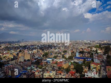 Katmandou, Bagmati, Népal. 24th mars 2023. Une vue sur la vallée est vue au ciel clair à Katmandou, Népal sur 24 mars 2023. Le Népal a publié vendredi les données finales du recensement national de 12th effectué le 2021 novembre, ce qui porte la population du Népal à 29 164 578 000 habitants. Le dernier recensement a été le premier depuis que le pays a adopté le fédéralisme, avec sept provinces et 753 unités locales. (Credit image: © Sunil Sharma/ZUMA Press Wire) USAGE ÉDITORIAL SEULEMENT! Non destiné À un usage commercial ! Banque D'Images