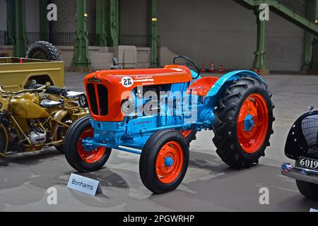 Vintage lamborghini tractor Banque de photographies et d'images à haute  résolution - Alamy