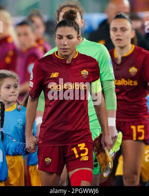 Rome, Italie. 21st mars 2023. Rome, Italie, 21 mars 2023: ELISA Bartoli (13 Roma) entre dans le stade lors du match de football de la Ligue des champions des femmes de l'UEFA entre LES ROMS et le FC Barcelone au Stadio Olimpico à Rome, Italie. (Daniela Porcelli/SPP) crédit: SPP Sport presse photo. /Alamy Live News Banque D'Images