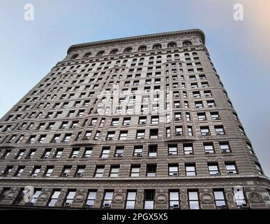 New York, NY, États-Unis. 15 août 2014: Façade de bâtiment en fer plat. L'un des premiers gratte-ciel jamais construit. Banque D'Images