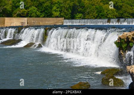 Grand Falls sur Shoal Creek à Joplin, Missouri, Missouri, États-Unis, États-Unis, ÉTATS-UNIS. La plus grande cascade du Missouri. Banque D'Images