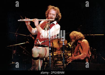Ian Anderson et Jethro Tull en concert à Providence, RI, Civic Center, Etats-Unis, 4 décembre, 1977. Banque D'Images