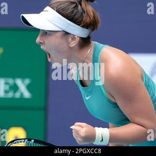 Miami Gardens, États-Unis. 24th mars 2023. Bianca Andreescu, du Canada, réagit après avoir battu Maria Sakkara, de Grèce, au troisième jour de l'Open de Miami, au stade Hard Rock, dans les jardins de Miami, en Floride, vendredi, à 24 mars 2023. Andreescu défait Sakkara 7-7, 6-3, 6-4. Photo de Gary I Rothstein/UPI crédit: UPI/Alay Live News Banque D'Images