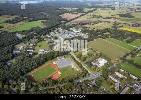 Vue aérienne, casernes de Schill avec terrain de sport dans le district de Blumenkamp à Wesel, Basse-Rhin, Rhénanie-du-Nord-Westphalie, Allemagne, DE, Europe, football f Banque D'Images