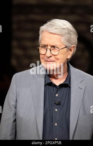 Brême, Allemagne. 24th mars 2023. Frank Elstner, showmaster et présentateur de télévision, à l'enregistrement du talk show '3nach9' de radio Bremen. Credit: Sina Schuldt/dpa/Alay Live News Banque D'Images