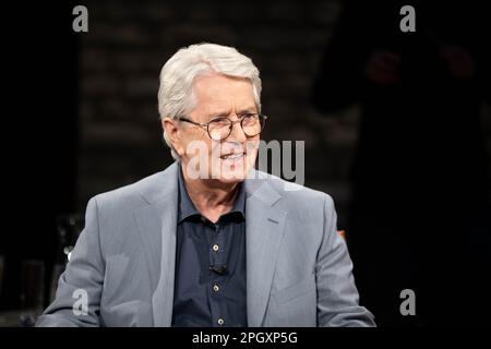 Brême, Allemagne. 24th mars 2023. Frank Elstner, showmaster et présentateur de télévision, à l'enregistrement du talk show '3nach9' de radio Bremen. Credit: Sina Schuldt/dpa/Alay Live News Banque D'Images