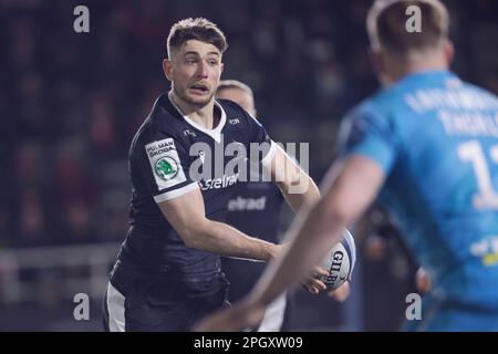 Ben Stevenson, de Newcastle Falcons, attaque lors du match Gallagher Premiership entre Newcastle Falcons et Gloucester Rugby à Kingston Park, Newcastle, le vendredi 24th mars 2023. (Photo : Chris Lishman | MI News) Credit : MI News & Sport /Alay Live News Banque D'Images