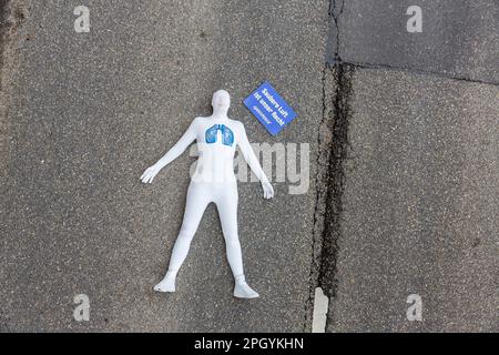 Protestation de l'organisation environnementale Greenpeace, sur la Bundesstrasse 14 40 militants exigent une meilleure qualité de l'air, le Neckartor est considéré comme le Banque D'Images