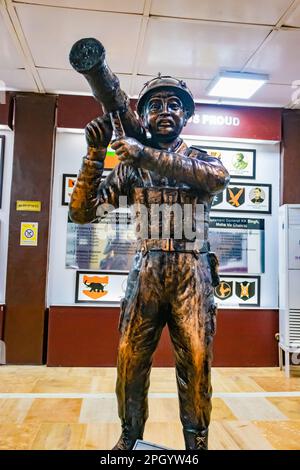 La statue d'un soldat indien montrant des missiles à épaule au mémorial de guerre a été prise au mémorial de guerre de jaisalmer rajasthan inde le 25 2023 janvier. Banque D'Images