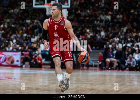 Milan, Italie. 24th mars 2023. Billy Baron #12 de EA7 Emporio Armani Milan en action pendant le jeu de la saison régulière EuroLeague Turkish Airlines Round 30 entre EA7 Emporio Armani Milan et FC Bayern Munich au Forum de Mediolanum. Score final; Milan 99:74 Bayern Munich. Crédit : SOPA Images Limited/Alamy Live News Banque D'Images