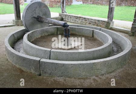 Une vieille presse à pomme dans la campagne française Banque D'Images
