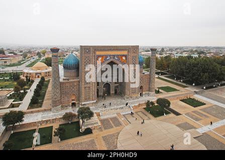 Sher Dor Medressa, membre du Registan, Samarkand, Ouzbékistan Banque D'Images