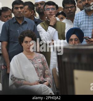 New Delhi, Delhi, Inde. 25th mars 2023. Priyanka Gandhi Wadhera soeur de Rahul Gandhi pendant l'ancien président du Congrès Rahul Gandhi qui Disqualifieid comme membre du Parlement de Loksabha dans l'affaire de diffamation, Commentaires dans Rally sur Modi Nom de la communauté, lors de sa première conférence de presse après Disqualifieid, à tous les commitee du congrès de l'inde siège du parti, Le samedi 25 mars 2023. Également présents à la conférence de presse Rajsthan Ashok Ghelout et Chhatisgarh Bhupesh Baghel les chefs des Ministres ont appuyé le Secrétaire général du Parti K. C. Venugopal, et le chef principal du Parti Jairam Ramesh, (Credit image: © Ravi Batra/ZU Banque D'Images