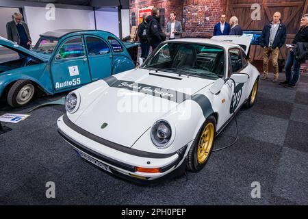 Göteborg, Suède - décembre 03 2022 : exposition de 1989 Porsche 911 Carrera, électriquement converties Banque D'Images