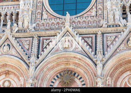 Détail de la façade de la cathédrale de Sienne. Sienne, Italie Banque D'Images
