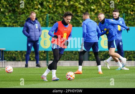 Jack Grealish, en Angleterre, lors d'une séance d'entraînement au terrain d'entraînement Hotspur Way, à Londres. Date de la photo: Samedi 25 mars 2023. Banque D'Images