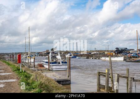 Bateaux sur la rivière Blyth à Walberswock sur la côte du Suffolk Banque D'Images