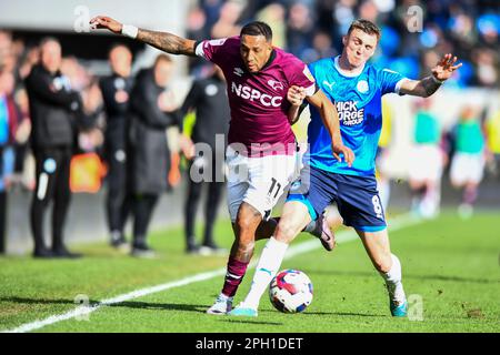 Peterborough, Royaume-Uni. 25th mars 2023. Nathaniel Mendez Lang (11 Derby), défié par Jack Taylor (8 Peterborough United) lors du match de la Sky Bet League 1 entre Peterborough et le comté de Derby à London Road, Peterborough, le samedi 25th mars 2023. (Photo : Kevin Hodgson | ACTUALITÉS MI) crédit : ACTUALITÉS MI et sport /Actualités Alay Live Banque D'Images