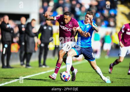 Peterborough, Royaume-Uni. 25th mars 2023. Nathaniel Mendez Lang (11 Derby), défié par Jack Taylor (8 Peterborough United) lors du match de la Sky Bet League 1 entre Peterborough et le comté de Derby à London Road, Peterborough, le samedi 25th mars 2023. (Photo : Kevin Hodgson | ACTUALITÉS MI) crédit : ACTUALITÉS MI et sport /Actualités Alay Live Banque D'Images