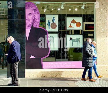 Glasgow, Écosse, Royaume-Uni 25tht mars 2023. Billy Connolly et sa collection née le jour de la pluie ne sont vendus qu'à Castle Fine Art sur la rue Queen. Les pièces signées à la main et en édition limitée peuvent être précommandées avant leur lancement officiel sur 30 mars. Crédit Gerard Ferry/Alay Live News Banque D'Images