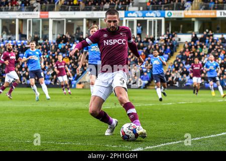 Peterborough, Royaume-Uni. 25th mars 2023. Conor Hourihane (4 Derby) contrôle le ballon lors du match de la Sky Bet League 1 entre Peterborough et le comté de Derby à London Road, Peterborough, le samedi 25th mars 2023. (Photo : Kevin Hodgson | ACTUALITÉS MI) crédit : ACTUALITÉS MI et sport /Actualités Alay Live Banque D'Images