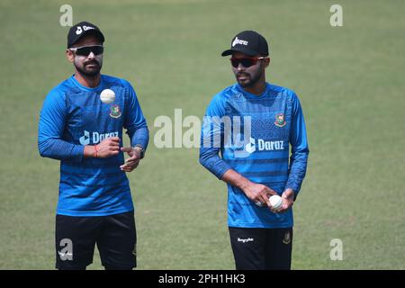 Litton Kumar Das et Tawhid Hridoy AS Bangladesh T20I l'équipe de cricket assiste à la pratique au stade Zahur Ahmed Chowdhury, Sagorika, Chattogram, Bangladesh Banque D'Images