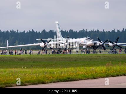 KUBINKA, RUSSIE - 25 AOÛT 2020 : Forum militaire-technique international ARMÉE-2020 à la base aérienne de Kubinka. Tu-95 est un gros turbopropulseur à quatre moteurs Banque D'Images