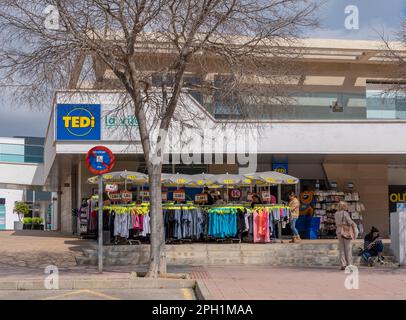 Magaluf, Espagne; mars 19 2023: Façade de la société multinationale Tedi, qui vend des biens bon marché. Magaluf, île de Majorque, Espagne Banque D'Images