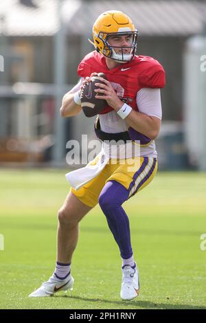 Bâton Rouge, LA, États-Unis. 25th mars 2023. Garrett Nussmeier (13) fait un jet lors de l'entraînement de football du printemps au Tiger Stadium de Baton Rouge, LA. Jonathan Mailhes/CSM/Alamy Live News Banque D'Images