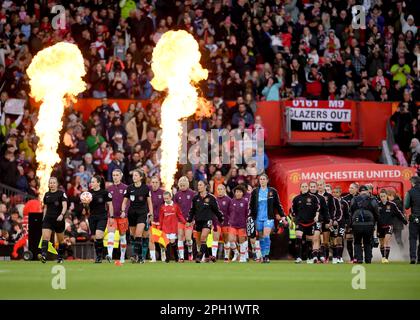 Manchester, Royaume-Uni. 25th mars 2023. Les deux équipes se rendent sur le terrain lors du match de la Super League pour femmes de la FA à Old Trafford, Manchester. Crédit photo à lire: Gary Oakley/Sportimage crédit: Sportimage/Alay Live News Banque D'Images