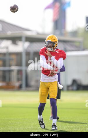 Bâton Rouge, LA, États-Unis. 25th mars 2023. Jayden Daniels (5) fait un jet lors de l'entraînement de football du printemps au Tiger Stadium de Baton Rouge, EN LOUISIANE. Jonathan Mailhes/CSM/Alamy Live News Banque D'Images