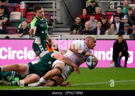 Brentford le samedi 25th mars 2023. Juarno Augustus, de Northampton, a obtenu des scores lors du match de la première division de Gallagher entre London Irish et Northampton Saints au Gtech Community Stadium, Brentford, le samedi 25th mars 2023. (Photo: Federico Guerra Maranesi | MI News) Credit: MI News & Sport /Alamy Live News Banque D'Images