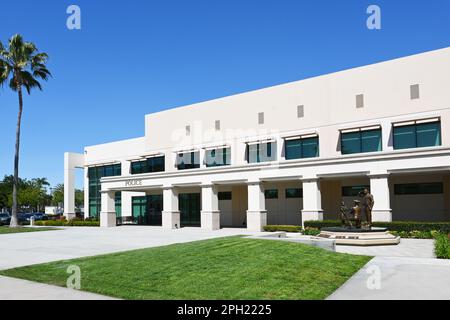 BUENA PARK, CALIFORNIE - 24 MARS 2023 : Buena Park police Department Building avec Memorial dans le Civic Center sur Beach Boulevard. Banque D'Images