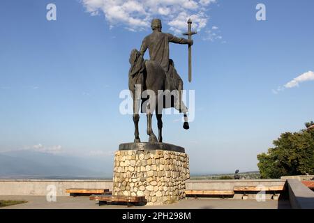 Statue équestre du roi Erekle II, alias Heraclius II, œuvre d'art de Merab Merabishvili, créée en 1971, Telavi, Géorgie Banque D'Images