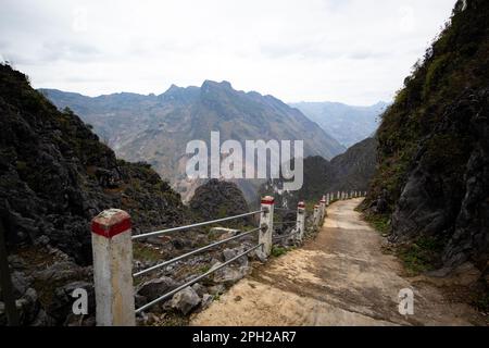 Ha Giang Loop, une expérience d'adrénaline dans le nord du Vietnam avec un paysage et une atmosphère incroyables. Le voyage en moto offre des vacances aventures. Banque D'Images