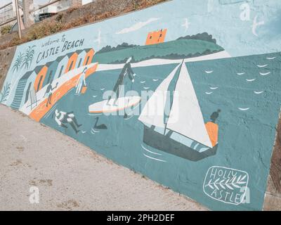 Murale Holly Astle, activités aquatiques, Castle Beach, Falmouth, Cornouailles, Angleterre, Royaume-Uni, GB. Banque D'Images