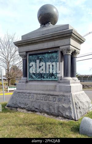 Roger Ludlow Monument, dédié en 1895, Ludlow fut le fondateur de la première colonie européenne de Norwalk en 17th siècle, East Norwalk, CT, USA Banque D'Images